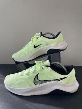 NIKE LEGEND ESSENTIAL 3